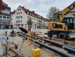 Vermessung auf einer Innenstadtbaustelle
